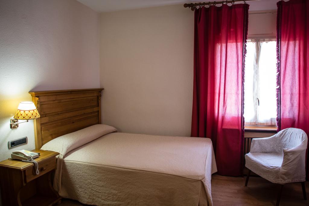Hotel Casa Ruba Biescas  Zewnętrze zdjęcie